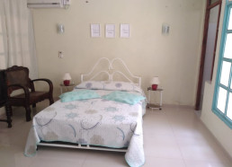 Habitación con cama doble